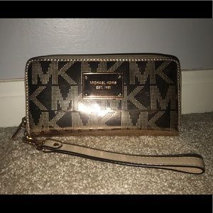 Michael Kors Rosegold Metallic Wristlet Wallet