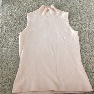 Cashmere pink sleeveless shirt.