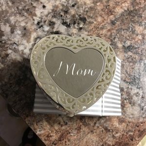 Small jewelry box engraved "Mom"