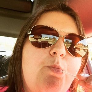 Meet your Posher, L. amanda