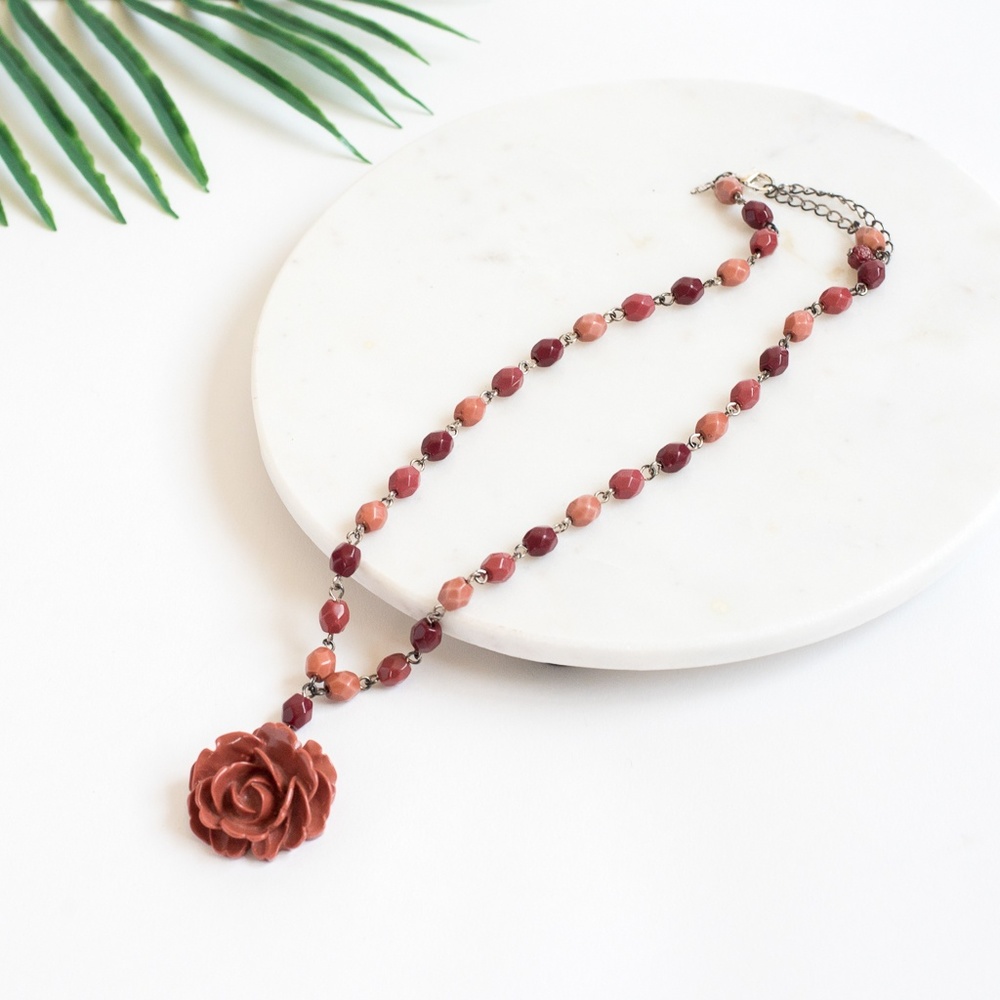 ❌SOLD❌Avon Cameo Rose Necklace