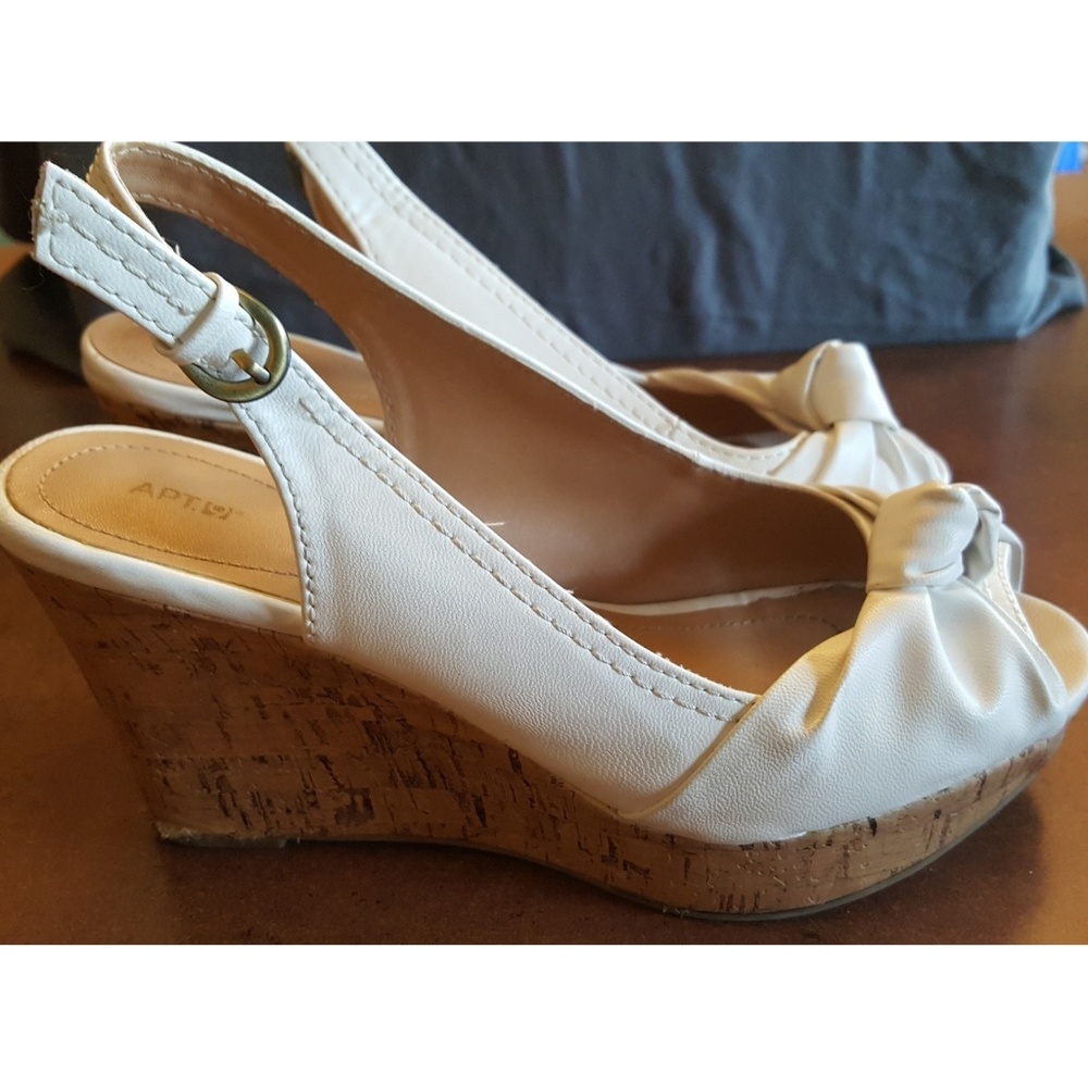 ⚠️FINAL PRICE!⚠️ Apt. 9 Peep-Toe Slingback Wedges