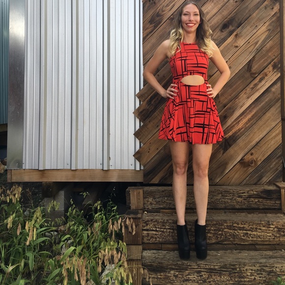 Black and red open belly party dress - Picture 1 of 4