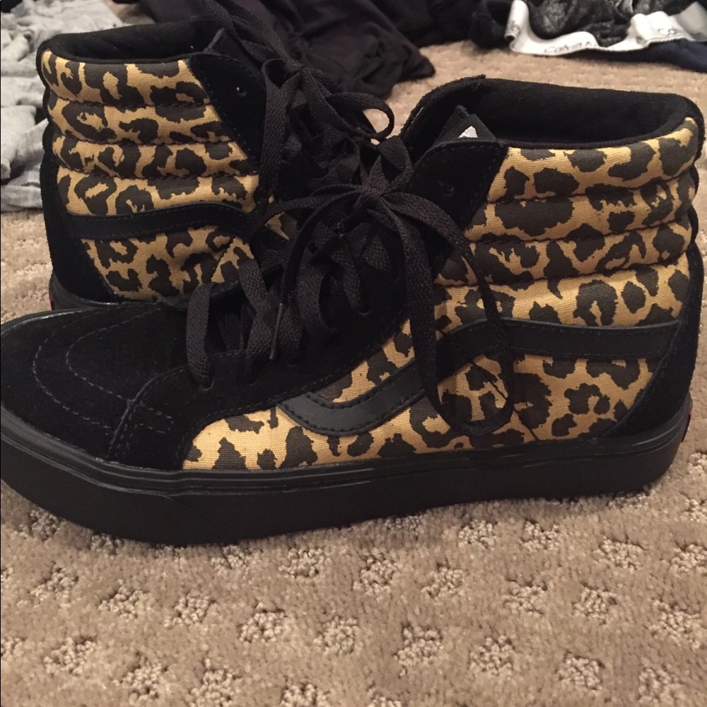 Vans Lightweight Cheetah hi top vans 8.5 womens