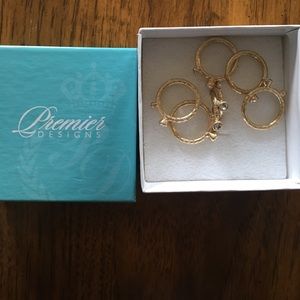 Set of 7 gold premier designs rings