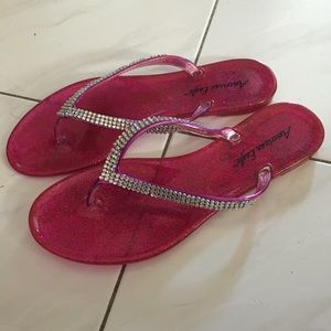 Women's Pink flip flops