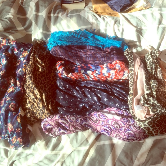Charlotte Russe Accessories - Scarf bundle