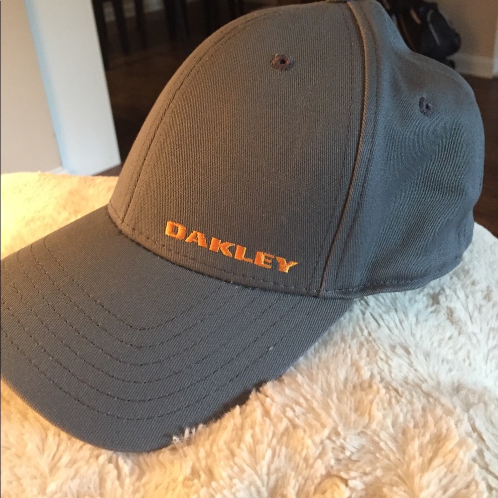 Oakley golf hat. Flex fit size L/XL.