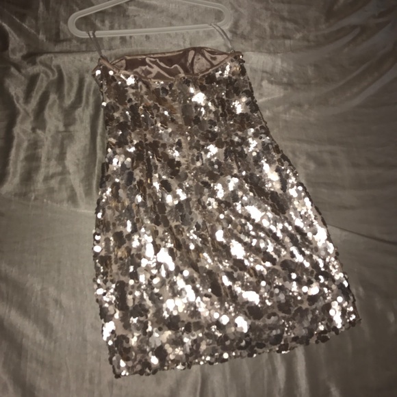 🎉 NYE is approaching!!! Gold Sequined Mini - Picture 2 of 6