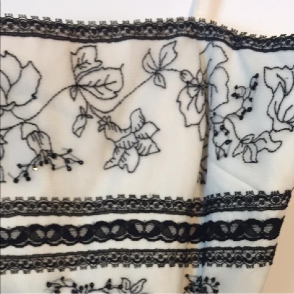 Lace With Embedded Beans dress - Picture 2 of 3