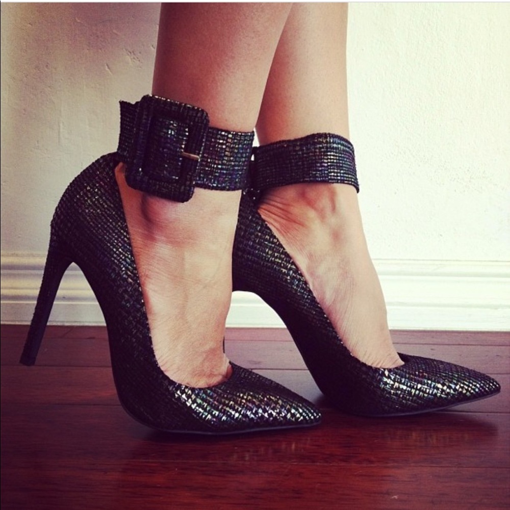 JEFFREY CAMPBELL -NWOT Leche Pump in OIL SLICK