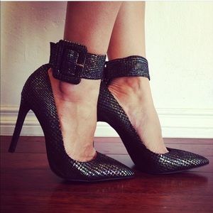 JEFFREY CAMPBELL -NWOT Leche Pump in OIL SLICK