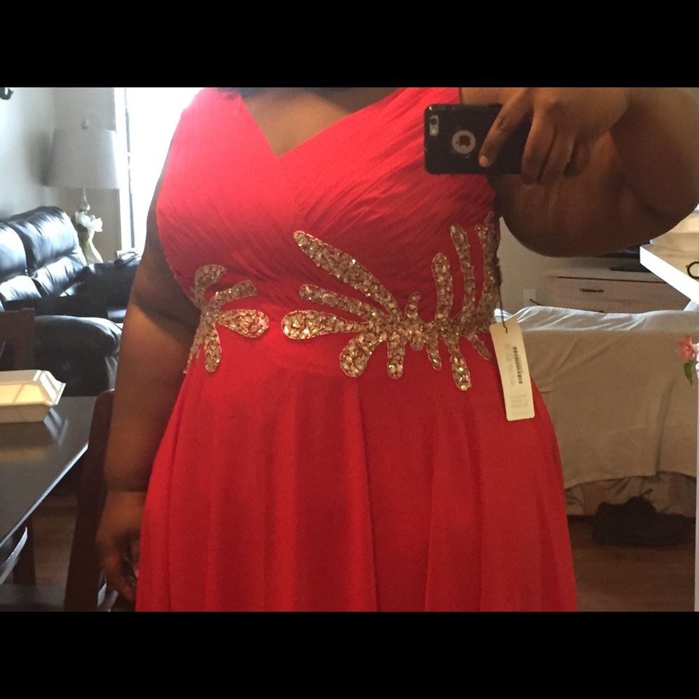 NEW!! 🛍💃🏾Red Formal Dress/ Gown!!!💃🏾