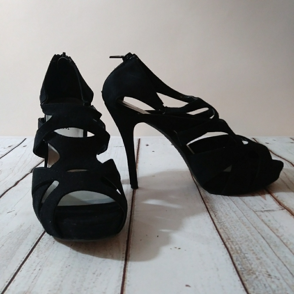 Black strappy heels.