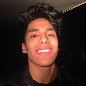 Meet your Posher, Elias