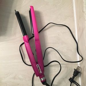 A pink crimping iron