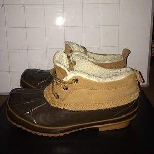 Duck boots