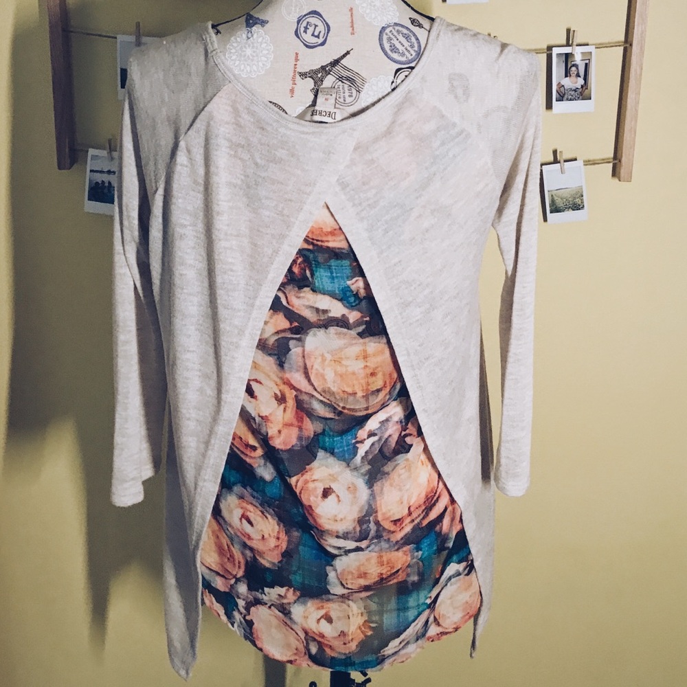 Cream floral blouse🌹