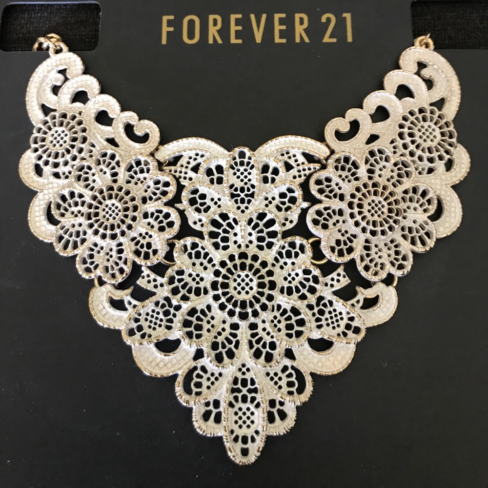 Cream &a Gold bib necklace