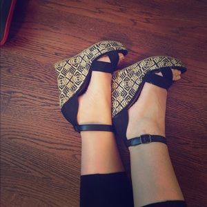 Black and nude wedge