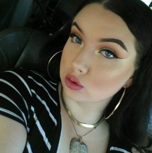 Meet your Posher, April