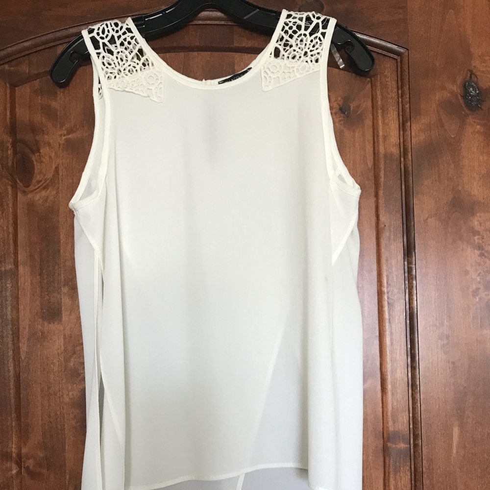 White tunic with lace detail