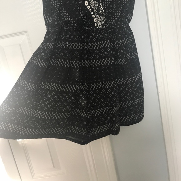 Black patterned romper - Picture 2 of 4