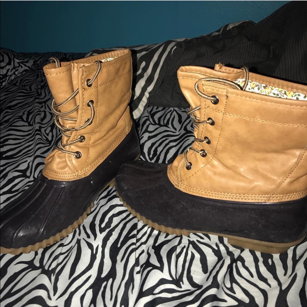 Duck boots