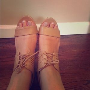 Nude small wedge sandal