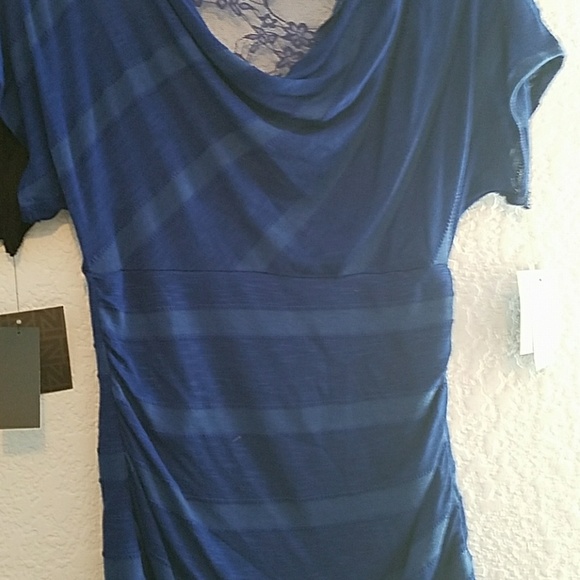 2 blouses - Picture 3 of 3