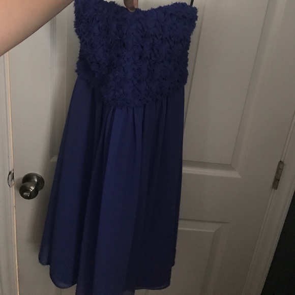 Formal dress - Picture 1 of 2