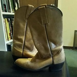 Vintage camel Frye cowboy boots