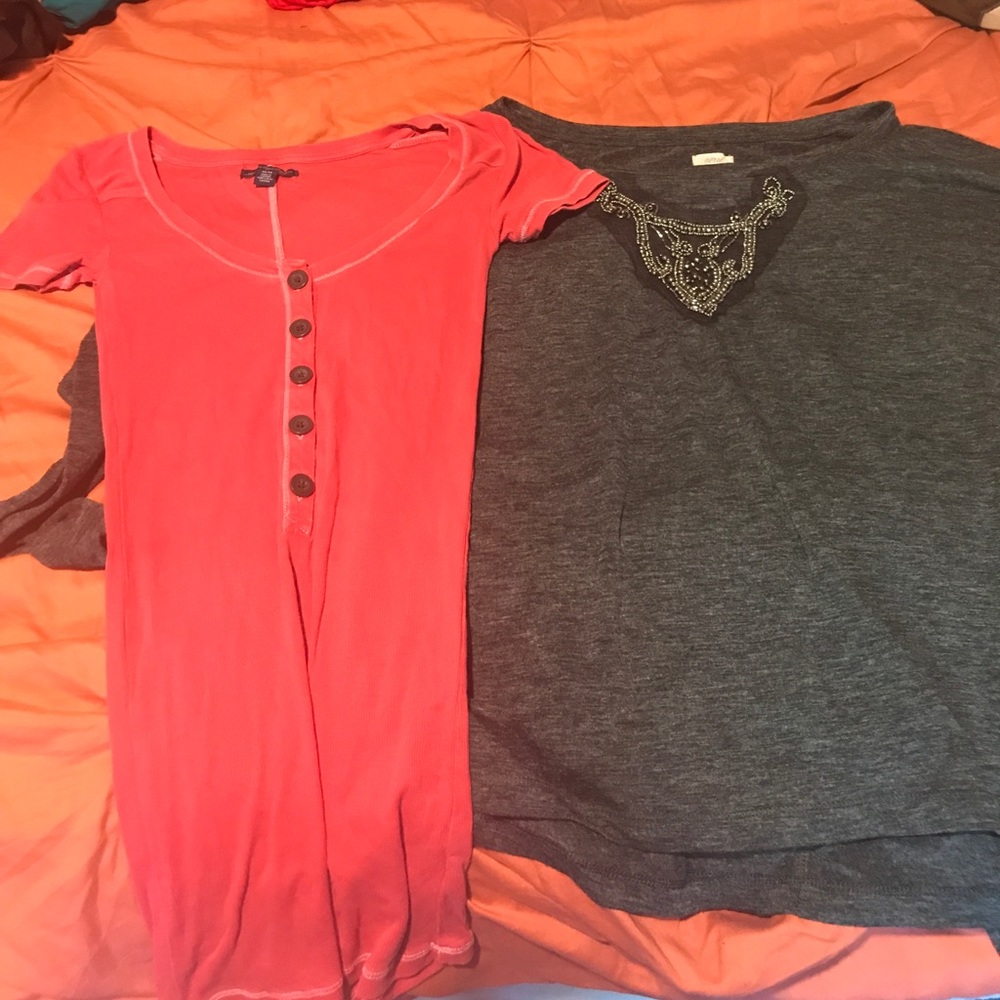 Two aerie/American eagle tops