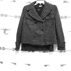 Grey/Black hounds tooth cropped jacket.