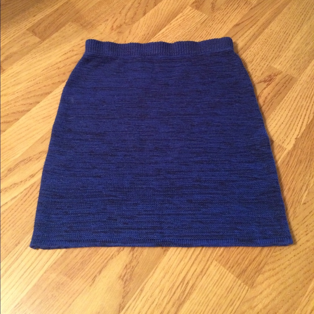Knitted mini skirt!