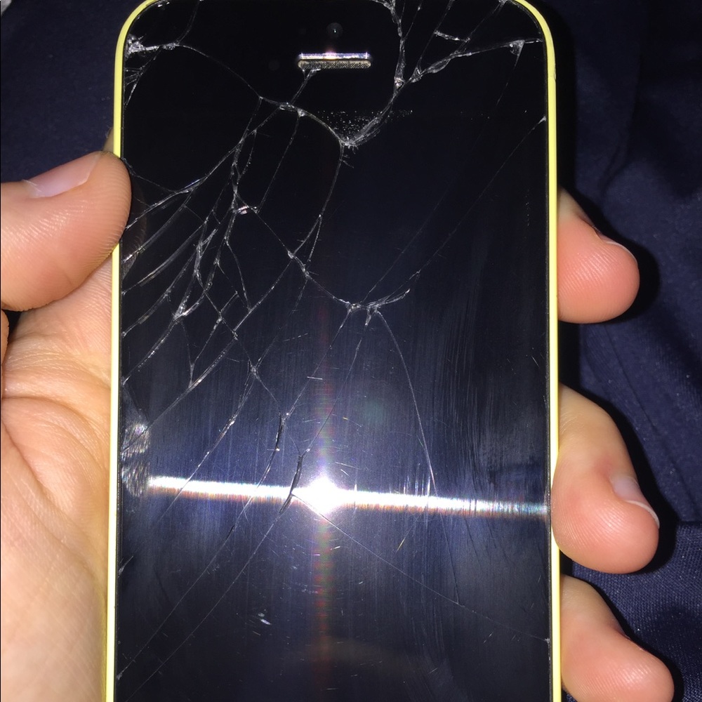 7G cracked screen, Y iPhone 5c. 16GB. 4", Siri.