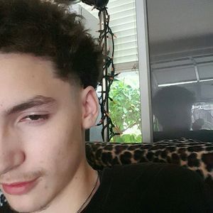 Meet your Posher, Troy