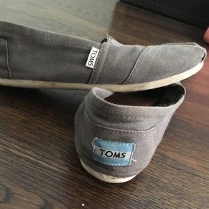 GREY TOMS WOMENS 8.5