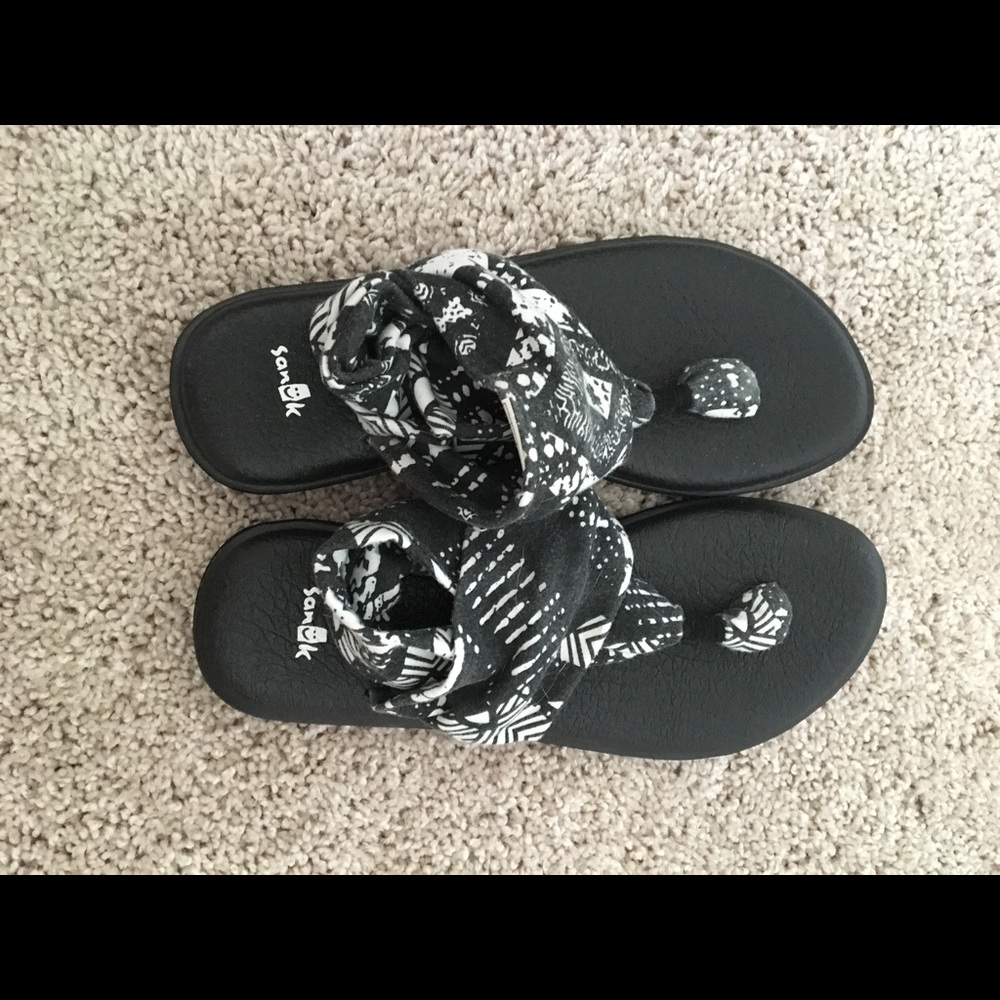 Sanuk yoga sandals
