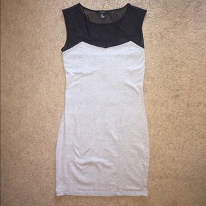 Sleeveless fitted gray/ black dress