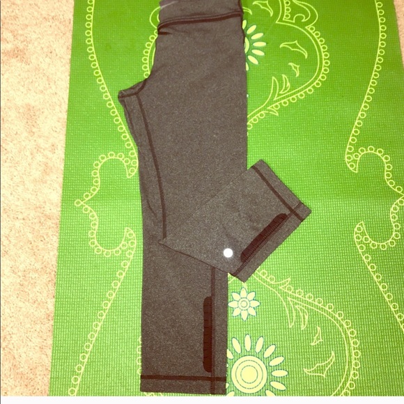 Grey Lululemon Cropped Leggings - Picture 2 of 5
