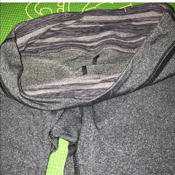 Grey Lululemon Cropped Leggings - Picture 5 of 5