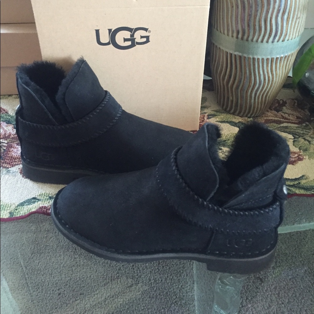 NEW UGG MCKAY. BLACK - Picture 4 of 7