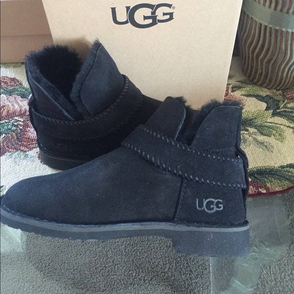 NEW UGG MCKAY. BLACK - Picture 5 of 7
