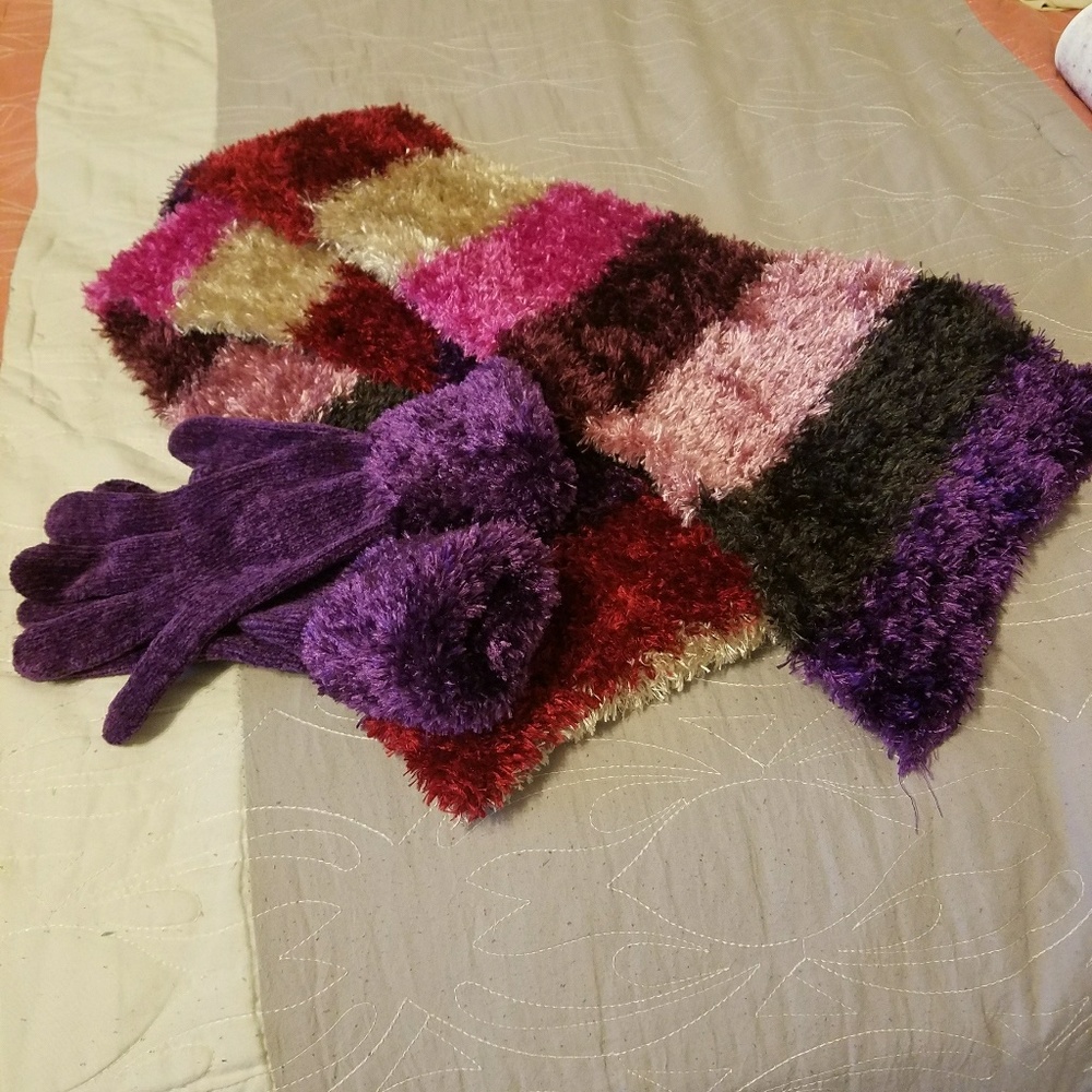 Scarf and Gloves set.