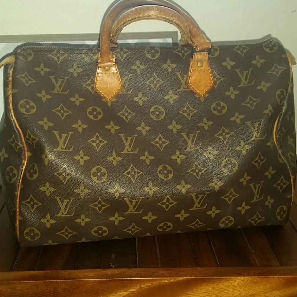 SOLD Authentic Louis Vuitton Speedy 35