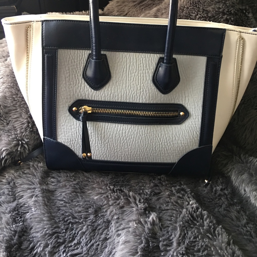 Aldo-Celine type of style