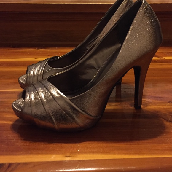 Shimmery grey/bronze high heels - Picture 2 of 3