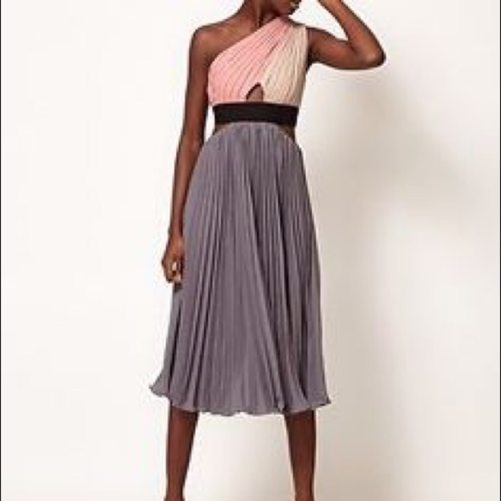 Three Floor Charming One Shoulder Dress