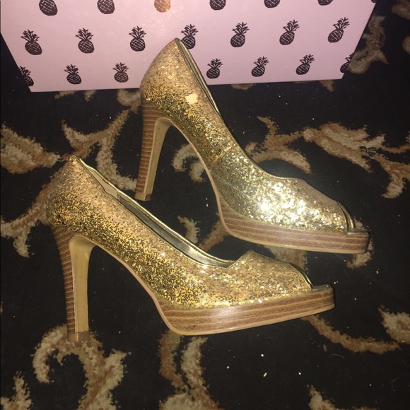 Gold Glittery Sequin stacked heels! ✨ - Picture 3 of 6